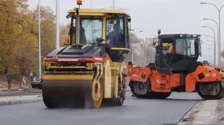 Układają nawierzchnię na Woronicza