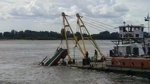 Wyciągnęli z Wisły holownik. "Nagle strzeliły liny"