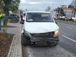 Zderzenie dwóch aut na Wiertniczej 