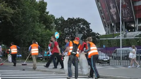 Z meczu na mecz kibice śmiecili mniej