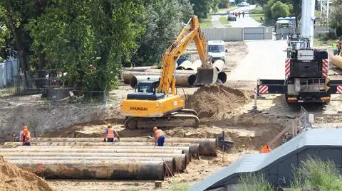 Podnoszą grunt na Powiślu.  Tędy pojadą kierowcy