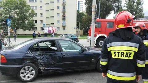 Zderzenie BMW i autobusu na Woli