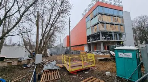 Niewybuch na budowie hal. Na miejsce wezwano pirotechników