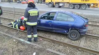 Samochód zablokował torowisko na Grójeckiej