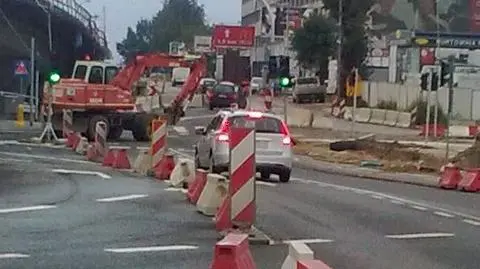 Rondo na Łopuszańskiej  ciągle jest zamknięte
