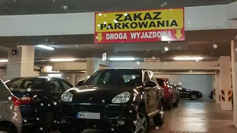 Zablokował wyjazd z garażu podziemnego. "Za mała czcionka"