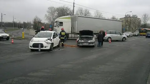 Zderzenie citroena i toyoty. Jedna osoba ranna