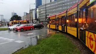 Autobus zablokował przejazd przez plac Zawiszy