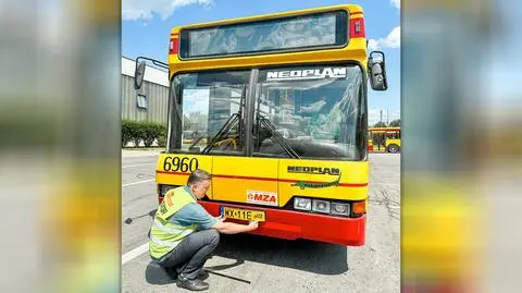 Był pierwszym niskopodłogowym autobusem w Warszawie. Został zabytkiem, będzie woził turystów