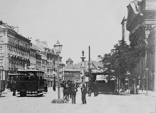 Tramwaj konny na Krakowskim Przedmieściu, ok. 1904 roku