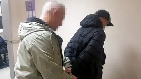 Mieli obserwować i ostrzegać. Jeden sam wpuścił policjanta, drugi dosłownie wpadł w ręce funkcjonariuszy