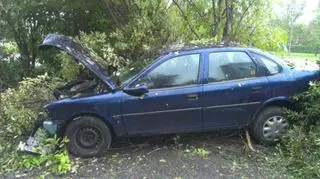 Auto zjechało z drogi