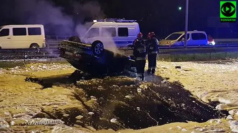 Dachowanie i pożar. Jedna osoba ranna