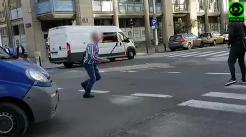 Awantura w centrum Warszawy. Z metalową rurką na pieszego