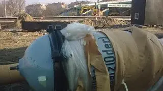 Żuraw na krótko przed montażem - fot. tvnwarszawa.pl