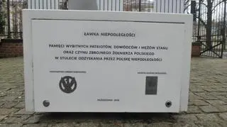 "Ławka niepodległości" w Łazienkach