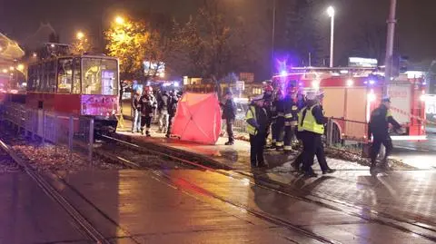 Śmiertelny wypadek na Wołoskiej. Kobieta wpadła pod tramwaj