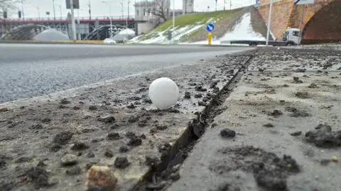 Tajemnicze kapsułki w kilku dzielnicach