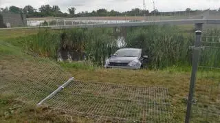 Auto wjechało do zalewu