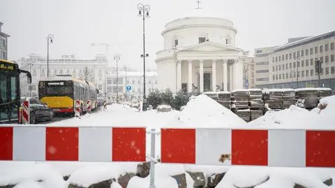 Po weekendzie chcą frezować plac Trzech Krzyży. Prace ruszą, "jeśli sprawdzą się prognozy pogody"