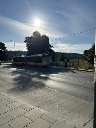 Autobus wjechał w przystanek