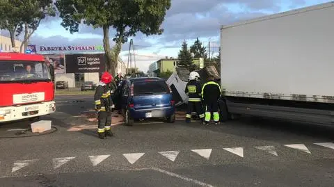 Dwa zderzenia ciężarówek, utrudnienia pod Warszawą