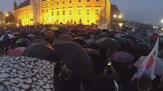 Uczestnicy Czarnego Protestu dotarli na plac Zamkowy