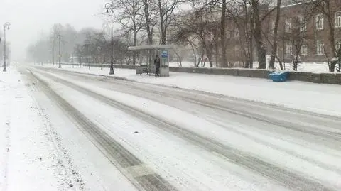 Pada śnieg. Solarki na ulicach