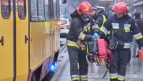 Tramwaj potrącił pieszego na Pradze