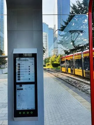 Tramwaje Warszawskie testują e-papierowe rozkłady jazdy