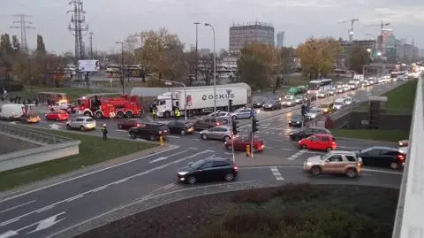 Sznur aut w Al. Jerozolimskich. Zepsuty tir zakorkował Ochotę