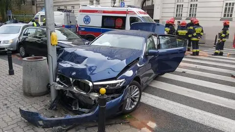 Rozbite auta blokowały skrzyżowanie w centrum 