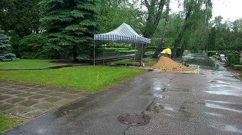 Kopią grób na Powązkach. "Dla prezydenta"