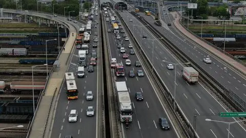 Korek na S8. Zepsuta ciężarówka blokowała pasy tranzytowe