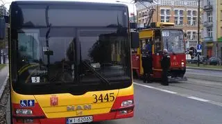 Zderzenie autobusu z tramwajem