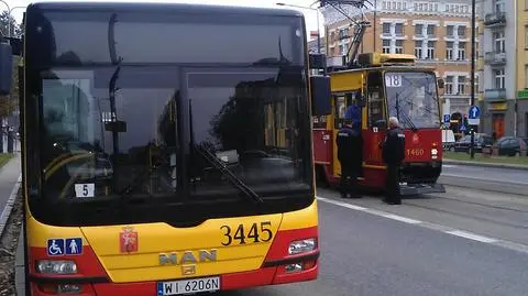 Zderzenie tramwaju z autobusem w al. Solidarności