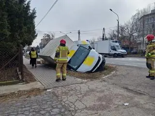 Samochód wylądował w rowie