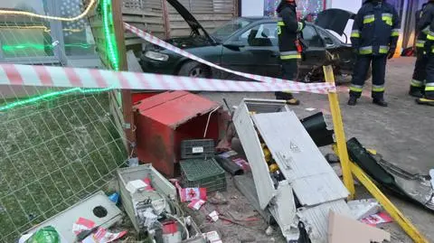 Staranował skrzynkę elektryczną, zatrzymał się przed pawilonem