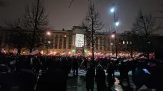 Uczestnicy protestu dotarli przed siedzibę premiera