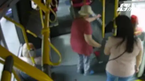 Pasażerka doznała krwotoku w autobusie linii numer 116