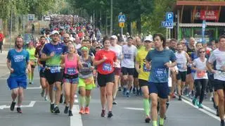 Zawodnicy na trasie 41. Maratonu Warszawskiego