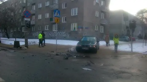 Zderzenie BMW i renault na Bielanach