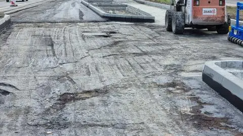 Asfaltują ulicę Sokratesa. Kiedy pojadą nią kierowcy? 