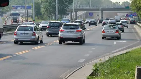 Jest węziej, ale korków nie ma. Poranny szczyt na Wisłostradzie