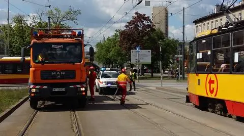 Uszkodzona trakcja. Tramwaje omijały Grochowską