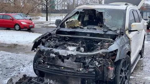 Pożar auta terenowego na Tarchominie. Jechała nim kobieta z dzieckiem