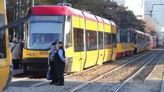 Korek tramwajowy po zderzeniu autokaru z tramwajem