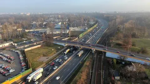 Utrudnienia po zderzeniu trzech samochodów na trasie S8