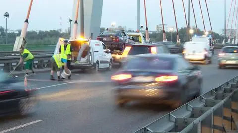 Wypadek na moście Siekierkowskim. "Dwie osoby ranne"