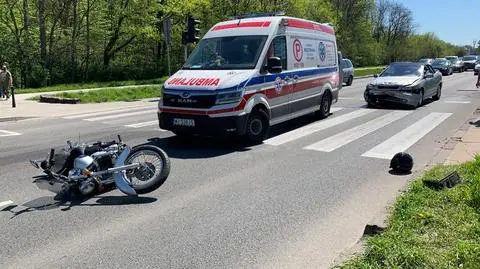 Motocyklista zderzył się z samochodem osobowym na Modlińskiej